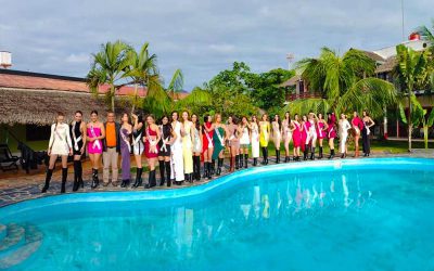 Promociones Gloria llegan al Hotel con las postulantes a Miss Bolivia